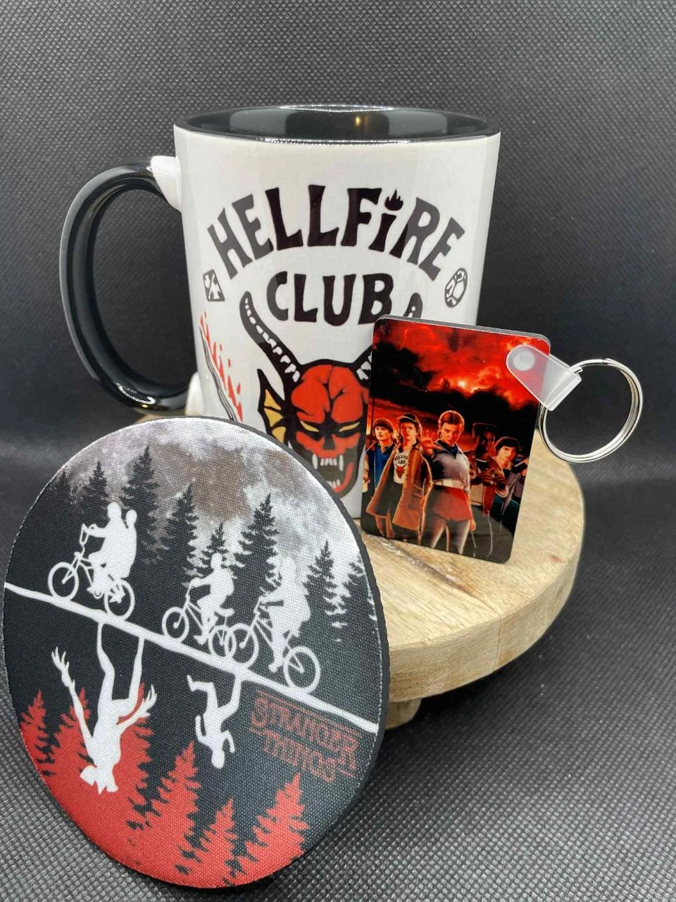 🎁 Cadeauset Mok – Mok + Sleutelhanger + Onderzetters – Stranger Things 🔦🧇 – photo 2